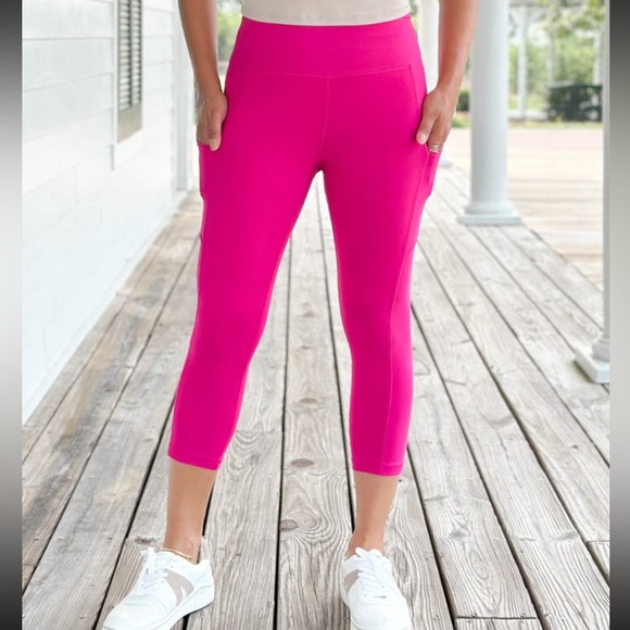 NEW Rae Mode Capri Leggings size medium - pink - Picture 3 of 4